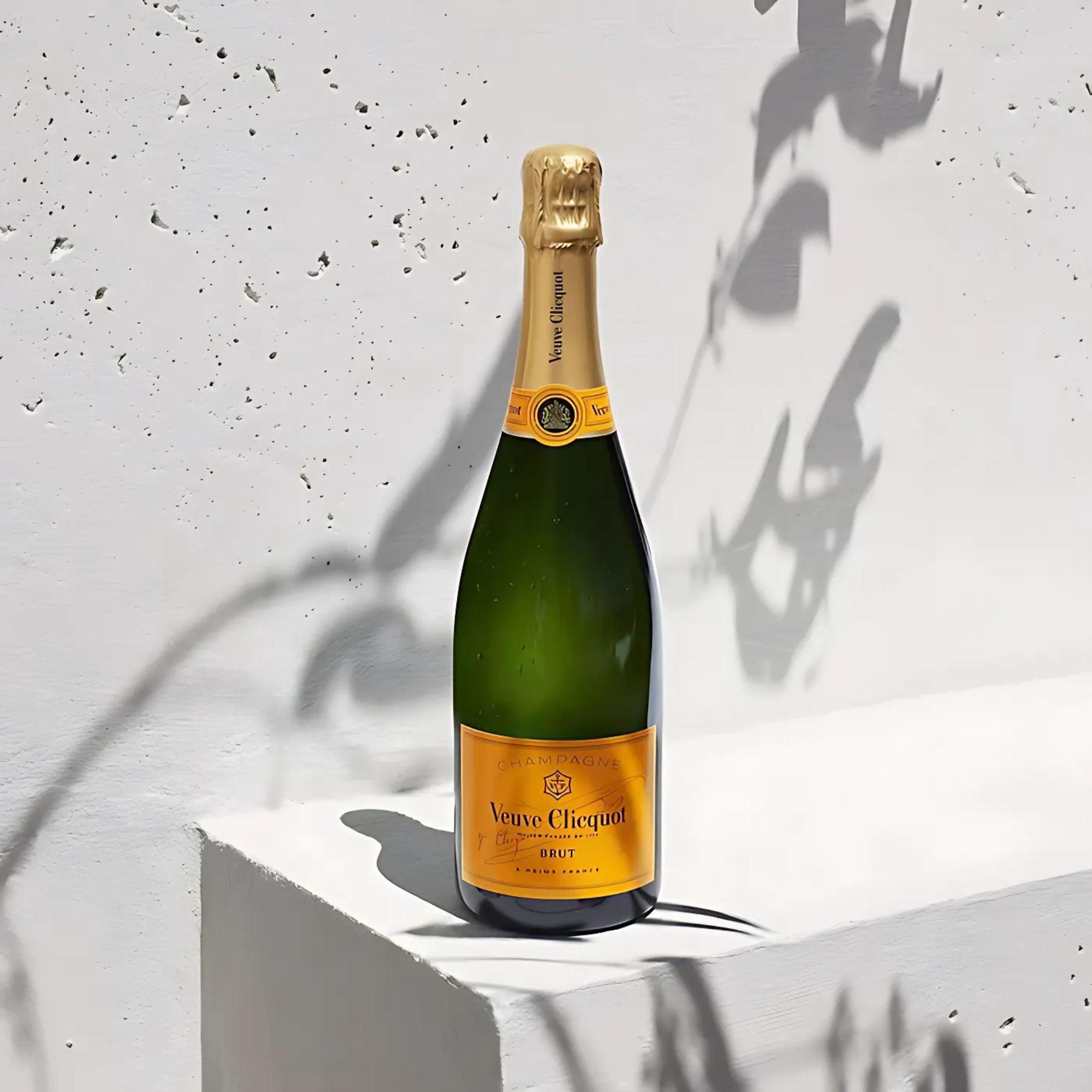 Veuve Clicquot Yellow Label Brut Champagne, 75cl Gift Box